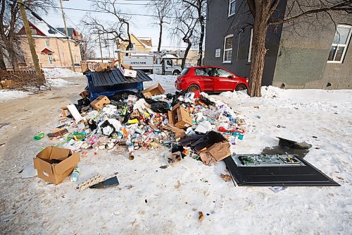 MIKE DEAL / WINNIPEG FREE PRESS
A &#x201c;trash volcano&#x201d; erupting in a back lane of 270 St Johns Avenue.
See Malak Abas story
230109 - Monday, January 09, 2023.