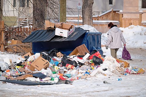 MIKE DEAL / WINNIPEG FREE PRESS
A &#x201c;trash volcano&#x201d; erupting in a back lane of 270 St Johns Avenue.
See Malak Abas story
230109 - Monday, January 09, 2023.