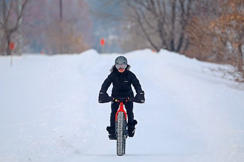 09012023
A cyclist makes their way along the walking/biking trail bordering First Street north of the First Street Bridge on a mild Monday afternoon. 
(Tim Smith/The Brandon Sun)