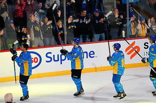 JOHN WOODS / WINNIPEG FREE PRESS
Ukraine fans and players applaud each other after a game against the U of MB Bisons in Winnipeg on Monday, January 9, 2023.