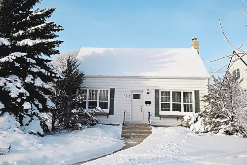 Todd Lewys / Winnipeg Free Press
Cute as a button outside, this three-bedroom, two-bathroom home has also been completely updated inside, making it the perfect move-up home.
