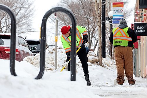 10012023
Workers clear snow in front of businesses on 10th Street between Rosser Avenue and Princess Avenue in Brandon on a mild Wednesday. 
(Tim Smith/The Brandon Sun)