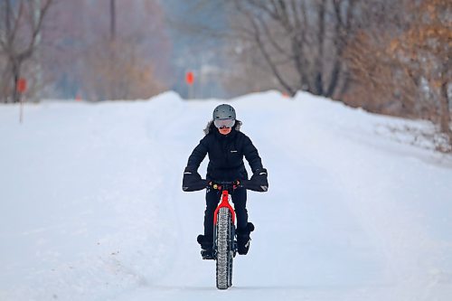 A cyclist makes their way along the walking/biking trail bordering First Street North of the First Street Bridge earlier this month. (Tim Smith/The Brandon Sun)
