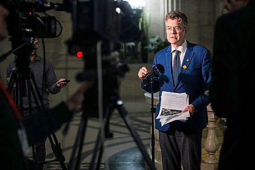 MIKAELA MACKENZIE / WINNIPEG FREE PRESS

Liberal leader Dougald Lamont scrums with the media at the Manitoba Legislative Building in Winnipeg on Wednesday, Oct. 12, 2022. For Carol/Danielle stories.
Winnipeg Free Press 2022.