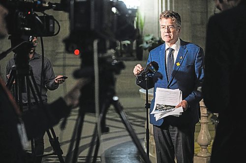 MIKAELA MACKENZIE / WINNIPEG FREE PRESS

Liberal leader Dougald Lamont scrums with the media at the Manitoba Legislative Building in Winnipeg on Wednesday, Oct. 12, 2022. For Carol/Danielle stories.
Winnipeg Free Press 2022.