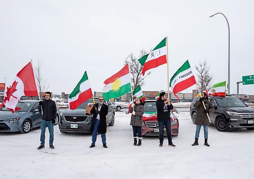 JESSICA LEE / WINNIPEG FREE PRESS

Members of the Iranian community in Winnipeg are photographed at the IKEA parking lot on January 14, 2023 rallying to support Iran&#x2019;s revolution to list Iran&#x2019;s Revolutionary Guard Corps as a terrorist group.