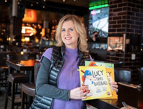 JESSICA LEE / WINNIPEG FREE PRESS

Former Winnipeg TV sports reporter Lisa Bowes is photographed with her book on January 14, 2023 at Brown&#x2019;s Social House.

Reporter: Joshua Frey-Sam