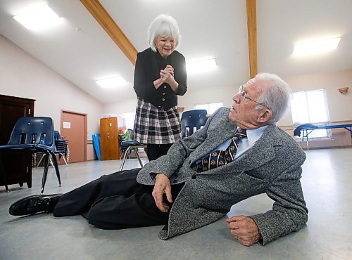 JOHN WOODS / WINNIPEG FREE PRESS
Joan Wilton, left, and Bernard Boland, members of The Shoestring Players theatre troupe, rehearse Neil Simon&#x2019;s London Suite at St Peter&#x2019;s Church Sunday, January 15, 2023. 

Re: ben