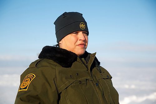 MIKE DEAL / WINNIPEG FREE PRESS
Officer Kathryn Siemer with the US Border Patrol in the vicinity of the area that the seven other Indian migrants were found crossing into the US from Canada.
See Chris Kitching story
230112 - Thursday, January 12, 2023.