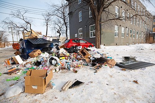 MIKE DEAL / WINNIPEG FREE PRESS
A &#x201c;trash volcano&#x201d; erupting in a back lane of 270 St Johns Avenue.
See Malak Abas story
230109 - Monday, January 09, 2023.