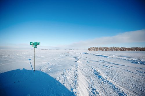 MIKE DEAL / WINNIPEG FREE PRESS
Officer Kathryn Siemer with the US Border Patrol in the vicinity of the area that the seven other Indian migrants were found crossing into the US from Canada.
See Chris Kitching story
Note: The image is shot looking north.
230112 - Thursday, January 12, 2023.