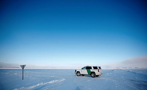 MIKE DEAL / WINNIPEG FREE PRESS
Officer Kathryn Siemer with the US Border Patrol in the vicinity of the area that the seven other Indian migrants were found crossing into the US from Canada.
See Chris Kitching story
Note: The image is shot looking north.
230112 - Thursday, January 12, 2023.