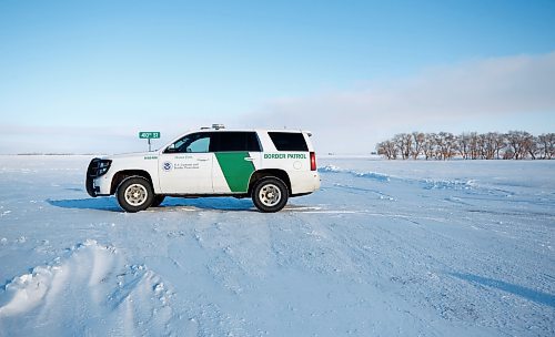 MIKE DEAL / WINNIPEG FREE PRESS
Officer Kathryn Siemer with the US Border Patrol in the vicinity of the area that the seven other Indian migrants were found crossing into the US from Canada.
See Chris Kitching story
Note: The image is shot looking north.
230112 - Thursday, January 12, 2023.