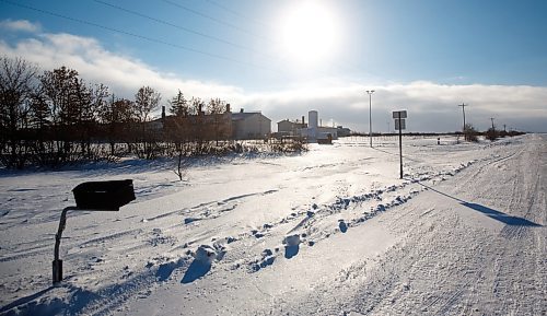 MIKE DEAL / WINNIPEG FREE PRESS
The Great Lakes Gas Transmission property whose yard light is a possible beacon for migrants trying to cross the border, though in bad weather it is virtually invisible.
Officer Kathryn Siemer with the US Border Patrol in the vicinity of the area that the seven other Indian migrants were found crossing into the US from Canada.
See Chris Kitching story
230112 - Thursday, January 12, 2023.