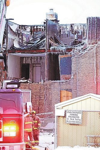 MIKE DEAL / WINNIPEG FREE PRESS
WFPS crews continue to deal with a fire in a vacant three-storey apartment building 90 Gertie Street, Tuesday morning. 
The WFPS were called shortly before 5 a.m. and there are no reports of any injuries. 
20230117 - Tuesday, January 17, 2023