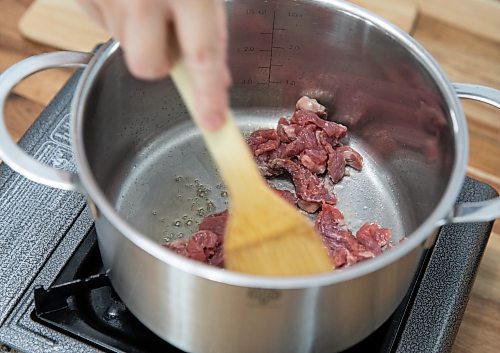 JESSICA LEE / WINNIPEG FREE PRESS

Minhee Kim is photographed preparing rice cake soup or Tteokguk in her home on January 16, 2023.

Reporter: Eva Wasney