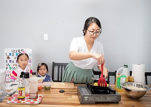 JESSICA LEE / WINNIPEG FREE PRESS

Minhee Kim and her children Dana, 5, and Yena, 3, are photographed preparing rice cake soup or Tteokguk in their home on January 16, 2023.

Reporter: Eva Wasney