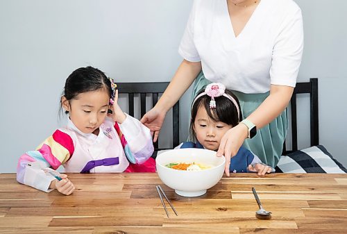 JESSICA LEE / WINNIPEG FREE PRESS

Minhee Kim and her children Dana, 5, and Yena, 3, are photographed with rice cake soup or Tteokguk in their home on January 16, 2023.

Reporter: Eva Wasney