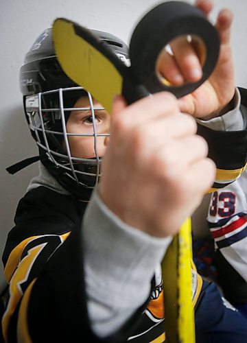 JOHN WOODS / WINNIPEG FREE PRESS
Cade Andrew, 8, tapes his stick before he hits the ice for hockey practice at Deer Lodge Community Centre Tuesday, January 17, 2023. 

Re: sanderson