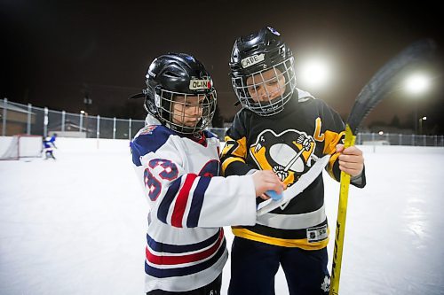 JOHN WOODS / WINNIPEG FREE PRESS
Olin, 7, and Cade Andrew, 8, right, wax the tape on their sticks before they hit the ice for hockey practice at Deer Lodge Community Centre Tuesday, January 17, 2023.
Re: sanderson