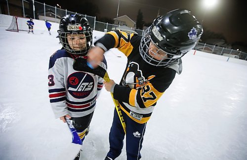 JOHN WOODS / WINNIPEG FREE PRESS
Olin, 7, and Cade Andrew, 8, right, wax the tape on their sticks before they hit the ice for hockey practice at Deer Lodge Community Centre Tuesday, January 17, 2023.
Re: sanderson