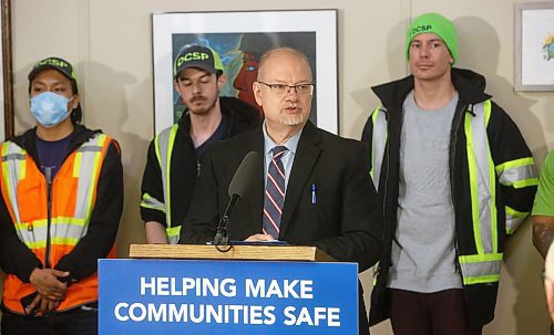 MIKE DEAL / WINNIPEG FREE PRESS
Justice Minister Kelvin Goertzen announces that the Manitoba government will be providing $150,000 to the Downtown Community Safety Partnership (DCSP) to establish the Clean Slate program for at-risk community members, focused on cleaning and maintenance of downtown Winnipeg.
230118 - Wednesday, January 18, 2023.