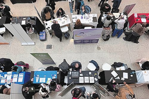 MAGGIE MACINTOSH/WINNIPEG FREE PRESS 

Dozens of students attended Red River College Polytechnic's inaugural Indigenous student career fair Wednesday, January 18, 2023.