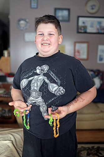 23012023
Rylan Oakley, 11, holds some of the bracelets he makes and sells to raise money for the local chapter of the Canadian Cancer Society. Oakley has raised approximately $100 so far. 
(Tim Smith/The Brandon Sun)