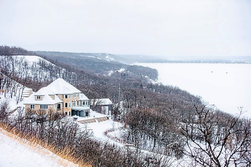 MIKAELA MACKENZIE / WINNIPEG FREE PRESS

The Castleview Developments property, a 104 acre lot on Pelican Lake, in Manitoba on Tuesday, Jan. 24, 2023. The new owners are planning on creating cabins, a wedding venue/corporate retreat, trails, and other amenities. Winnipeg Free Press 2023.