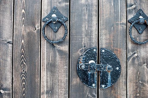 MIKAELA MACKENZIE / WINNIPEG FREE PRESS

A detail of door hardware at the mansion on the Castleview Developments property, a 104 acre lot on Pelican Lake, in Manitoba on Tuesday, Jan. 24, 2023. The new owners are planning on creating cabins, a wedding venue/corporate retreat, trails, and other amenities. Winnipeg Free Press 2023.