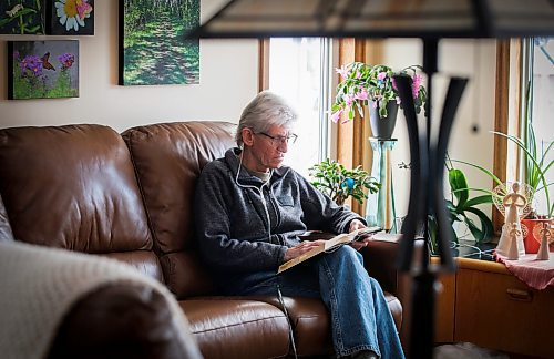 JOHN WOODS / WINNIPEG FREE PRESS
Rick Schmidt, who is waiting for a lung transplant due to cancer, is photographed at his home in Winnipeg, Tuesday, January 24, 2023. Schmidt is now in the second to last stage of his lung transplant journey.

Re:Longhurst