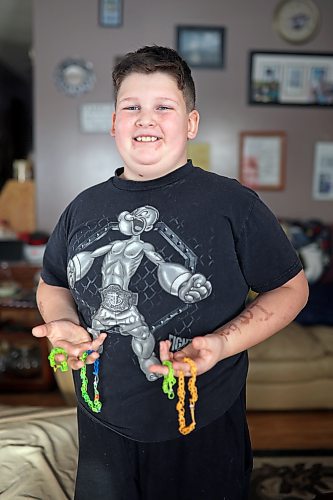 Rylan Oakley, 11, holds some of the bracelets he makes and sells to raise money for the local chapter of the Canadian Cancer Society. Oakley has raised approximately $100 so far. (Tim Smith/The Brandon Sun)