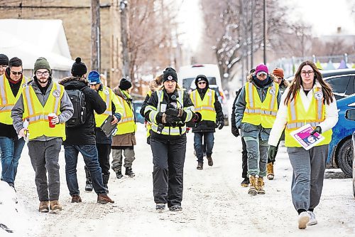 MIKAELA MACKENZIE / WINNIPEG FREE PRESS

Angela Klassen (centre) leads a Bear Clan search and awareness campaign for Ashlee Shingoose in the West End in Winnipeg on Wednesday, Jan. 25, 2023. For Chris story.

Winnipeg Free Press 2023.