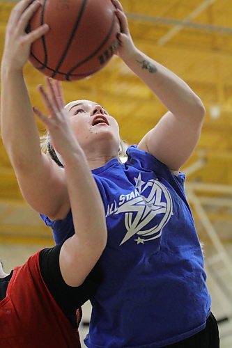 Madison Kwiatkowski is in Grade 12 but playing her first year of Neelin Spartans basketball. (Thomas Friesen/The Brandon Sun)