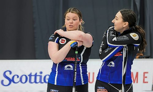 RUTH BONNEVILLE / WINNIPEG FREE PRESS 

Sports - Scotties 

Skip, Kristy Watling playing with her team against Lisa McLeod's team on the ice at East St. Paul Arena for the Scotties Tournament of Hearts Wednesday.  

Photo of Laura Burtnyk (3rd) with Skip, Kristy Watling during the game. 


Jan 25th,  2023