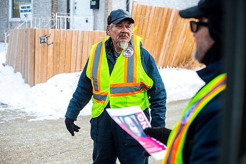 MIKAELA MACKENZIE / WINNIPEG FREE PRESS

Albert speaks to community members during a search and awareness campaign with the Bear Clan for his daughter, Ashlee Shingoose, in the West End in Winnipeg on Wednesday, Jan. 25, 2023. For Chris story.

Winnipeg Free Press 2023.