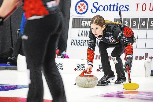 Kaitlyn Lawes throws a rock at the Manitoba Scotties Tournament of Hearts curling in East St. Paul on Thursday. (Mikaela MacKenzie/Winnipeg Free Press)