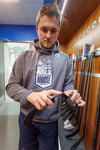 MIKE DEAL / WINNIPEG FREE PRESS
Manitoba Moose Kristian Reichel (20) tapes up a stick after practice at the Hockey For All Centre Thursday.
See Dave Sanderson story
230126 - Thursday, January 26, 2023.