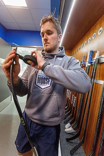 MIKE DEAL / WINNIPEG FREE PRESS
Manitoba Moose Kristian Reichel (20) tapes up a stick after practice at the Hockey For All Centre Thursday.
See Dave Sanderson story
230126 - Thursday, January 26, 2023.