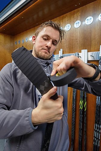 MIKE DEAL / WINNIPEG FREE PRESS
Manitoba Moose Kristian Reichel (20) tapes up a stick after practice at the Hockey For All Centre Thursday.
See Dave Sanderson story
230126 - Thursday, January 26, 2023.