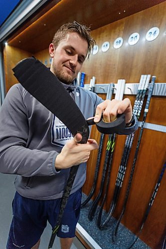 MIKE DEAL / WINNIPEG FREE PRESS
Manitoba Moose Kristian Reichel (20) tapes up a stick after practice at the Hockey For All Centre Thursday.
See Dave Sanderson story
230126 - Thursday, January 26, 2023.