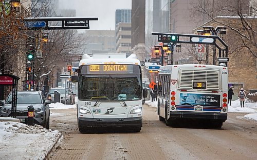 MIKE DEAL / WINNIPEG FREE PRESS
A Winnipeg Transit bus drives along Graham Avenue Thursday afternoon.
230126 - Thursday, January 26, 2023.