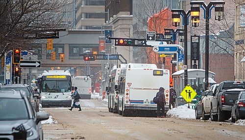 MIKE DEAL / WINNIPEG FREE PRESS
A Winnipeg Transit bus drives along Graham Avenue Thursday afternoon.
230126 - Thursday, January 26, 2023.