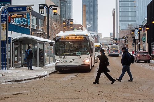 MIKE DEAL / WINNIPEG FREE PRESS
A Winnipeg Transit bus drives along Graham Avenue Thursday afternoon.
230126 - Thursday, January 26, 2023.