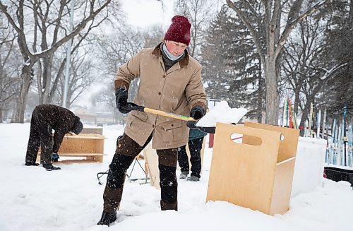 JESSICA LEE / WINNIPEG FREE PRESS

Owen Swendrowski-Yerex packs snow into a box to build a fort at St. John&#x2019;s Park on January 26, 2023. The group is running a winter sports equipment library for anyone who wishes to experience the outdoors.

Reporter: AV Kitching