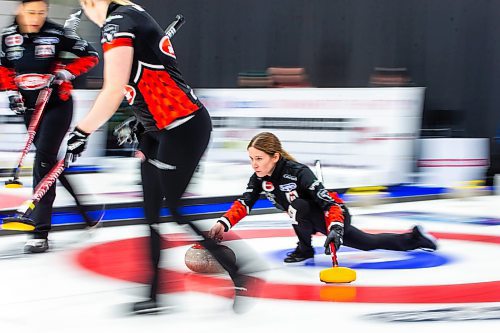 MIKAELA MACKENZIE / WINNIPEG FREE PRESS

Kaitlyn Lawes throws a rock at the Scotties Tournament of Hearts women&#x573; curling in East St. Paul on Thursday, Jan. 26, 2023. For Mike Sawatzky story.

Winnipeg Free Press 2023.