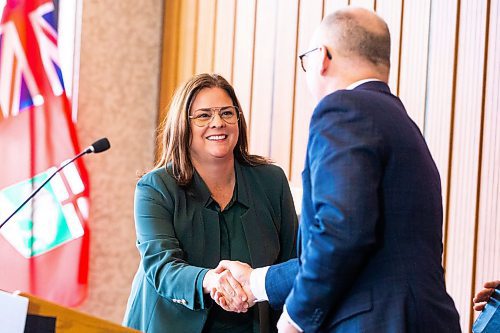 MIKAELA MACKENZIE / WINNIPEG FREE PRESS

Premier Heather Stefanson and mayor Scott Gillingham shake hands after speaking to the media at City Hall in Winnipeg on Friday, Jan. 27, 2023. For &#x460;story.

Winnipeg Free Press 2023.