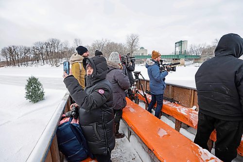 RUTH BONNEVILLE / WINNIPEG FREE PRESS 

ENT - warming huts

Those attending the press conference take a Warming Hut Tour on a shuttle along the river Friday. 

Story: The Forks opens its annual showcase of award-winning warming hut designs along the Red and Assiniboine River this weekend.  This year's creations include local and international teams and bring to life six innovative new Warming Huts during building blitz week. Winnipeggers will soon enjoy the public art additions to the Nestaweya River Trail presented by The Winnipeg Foundation as they join Warming Huts from years past. 

See Alan's story. 

Jan 27th,  2023