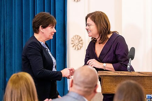 MIKAELA MACKENZIE / WINNIPEG FREE PRESS

Janice Morley-Lecomte, new minister of mental health and community wellness, shakes premier Heather Stefanson&#x573; hand at the cabinet shuffle swearing-in ceremony at the Manitoba Legislative Building in Winnipeg on Monday, Jan. 30, 2023. For Carol/Danielle story.

Winnipeg Free Press 2023.