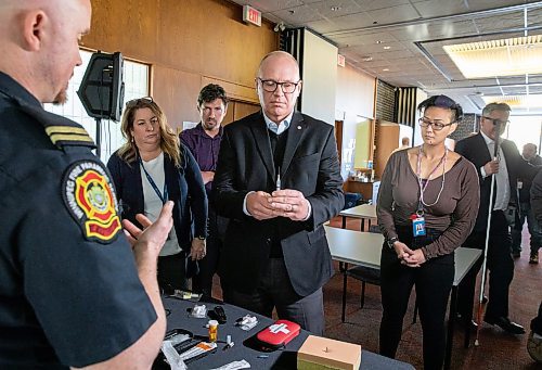 JESSICA LEE / WINNIPEG FREE PRESS

Cory Guest, Education Coordinator with Winnipeg Paramedic Service, teaches members of City Council, including Mayor Scott Gillingham, on how to administer naloxone at City Hall on January 30, 2023.

Reporter: Malak Abas